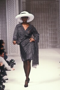 Amalia_Christian_Dior_HC_SS1989_04.jpg