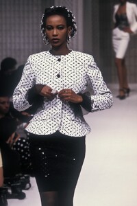 Amalia_Christian_Dior_HC_SS1989_07.jpg