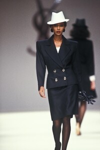 Amalia_Yves_Saint_Laurent_SS1989_01.jpg