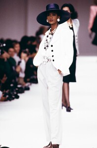 Amalia_Yves_Saint_Laurent_SS1989_04.jpg