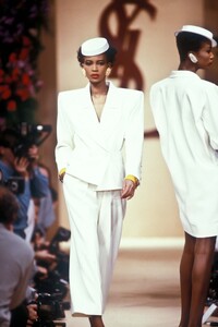 Amalia_Yves_Saint_Laurent_SS1989_12.jpg