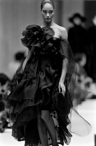 Ann_Fiona_Scollay_Fendi_FW1988_08.jpg