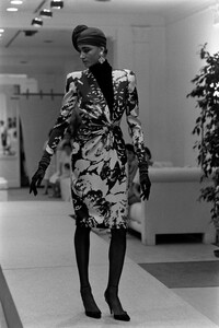 Ann_Fiona_Scollay_Valentino_HC_FW1985_03.jpg