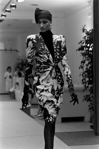 Ann_Fiona_Scollay_Valentino_HC_FW1985_05.jpg