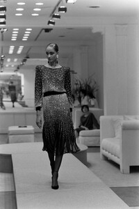 Ann_Fiona_Scollay_Valentino_HC_FW1985_07.jpg