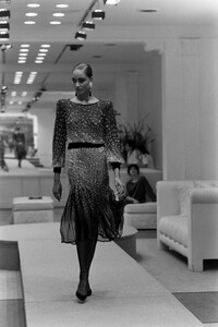 Ann_Fiona_Scollay_Valentino_HC_FW1985_08.jpg