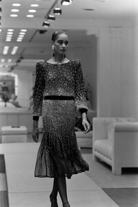 Ann_Fiona_Scollay_Valentino_HC_FW1985_09.jpg