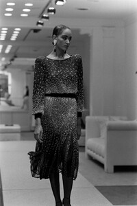 Ann_Fiona_Scollay_Valentino_HC_FW1985_10.jpg