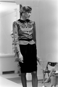 Ann_Fiona_Scollay_Valentino_HC_FW1985_14.jpg