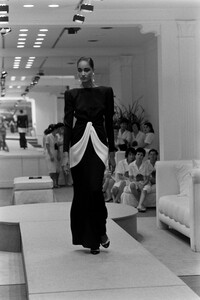 Ann_Fiona_Scollay_Valentino_HC_FW1985_16.jpg