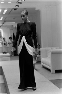 Ann_Fiona_Scollay_Valentino_HC_FW1985_20.jpg