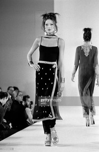 Anne Klein Spring 1993 Ready to Wear Runway Show 3.jpg