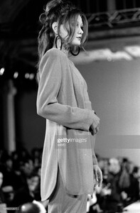 Anne Klein Spring 1993 Ready to Wear Runway Show  4.jpg