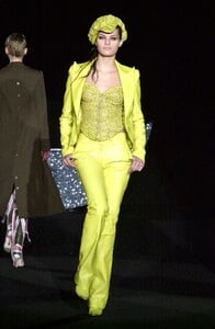 AntonioBerardi2001WomenRTW48.thumb.jpg.b079b7c4b328c4882126682d0a3fac5b.jpg