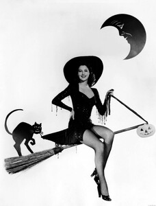 Ava_Gardner_witch.thumb.jpg.b89b41ec5c8072191bbec2ad16f69a78.jpg