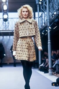 AzzedineAlaia1989WomenRTW23.thumb.jpg.73c9f8acdb2d12865d9d1f4256175c23.jpg