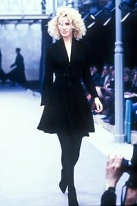 AzzedineAlaia1989WomenRTW41.thumb.jpg.17bdad9dd18694db77b3df1f18c8c70b.jpg