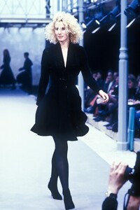 AzzedineAlaia1989WomenRTW42.thumb.jpg.439e7d9d089688756e43ee8e1297f7ea.jpg