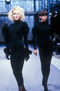 AzzedineAlaia1989WomenRTW47.thumb.jpg.f0d4ba01a175a08f189ef0bf923d53cc.jpg