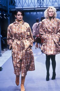 AzzedineAlaia1989WomenRTW8.thumb.jpg.d4b79c4ef09157caa2b0f7f439f5291d.jpg