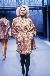 AzzedineAlaia1989WomenRTW9.thumb.jpg.504e73cb3305643dc55ebdd1444b3860.jpg