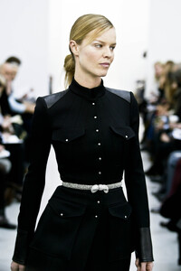 Balenciaga2005WomenRTW49.thumb.jpg.b66947bca9eeca4bd68279ca718f14f4.jpg
