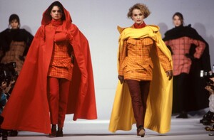 Belinda_Riding_Jean-Charles_de_Castelbajac_FW1989_07.jpg