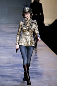 Blumarine2004WomenFW14.thumb.jpg.588527db13981321154ea801592c001e.jpg