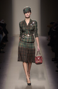 BottegaVeneta2006WomenFW42.thumb.jpg.169a88d5f9ea10bcf9a379d121a842ed.jpg