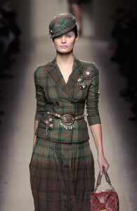 BottegaVeneta2006WomenFW43.thumb.jpg.b66ea755d40a741404d4713cbbaf8d63.jpg