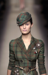 BottegaVeneta2006WomenFW44.thumb.jpg.d5692d46394e12ec0e7657a5a55b0f61.jpg