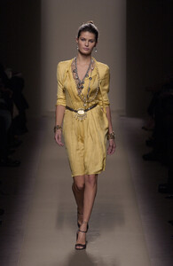 BottegaVeneta2006WomenFW50.thumb.jpg.e8dcd2380c8732363bdeac852e9c0aa0.jpg