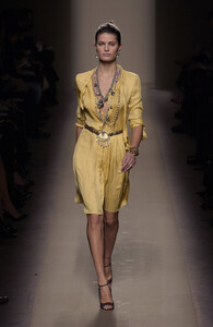BottegaVeneta2006WomenFW51.thumb.jpg.b1e8ba80399e003157be83a4b335a849.jpg