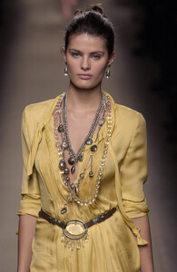 BottegaVeneta2006WomenFW52.thumb.jpg.d81517d83e4d012a96bdbf6ae3217666.jpg