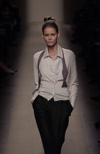 BottegaVeneta2006WomenRTW104.thumb.jpg.24c6d773f36da6d06047eac504654601.jpg