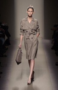 BottegaVeneta2006WomenRTW22.thumb.jpg.53e8bd52565b5c2669a74ba478bee8a3.jpg