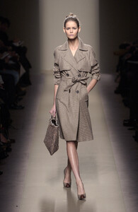 BottegaVeneta2006WomenRTW23.thumb.jpg.43a311a15724124765866995ae3d57ff.jpg