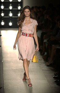 BottegaVeneta2006WomenSS30.thumb.jpg.3e1cea6f834f069ee66f7f1e44fb3a3c.jpg