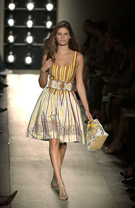 BottegaVeneta2006WomenSS78.thumb.jpg.4a9ceba67a507f3c18d7eff773f5adfe.jpg