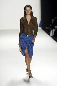 CarolinaHerrera2003WomenRTW57.thumb.jpg.001c44114fecbf1e4a811d59be850d3f.jpg