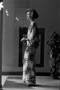 Cathy_Gallagher_Versace_Resort_1984_020.jpg