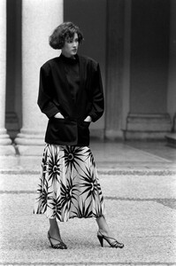 Cathy_Gallagher_Versace_Resort_1984_055.jpg