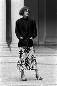 Cathy_Gallagher_Versace_Resort_1984_058.jpg