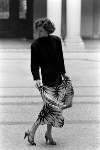 Cathy_Gallagher_Versace_Resort_1984_076.jpg