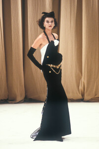 Chanel1988HauteCouture53.thumb.jpg.12b0efef8f1be5a271450d0cfe48a0cb.jpg