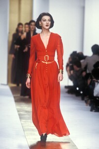 Chanel1988WomenRTW78.thumb.jpg.522fa04a1a47854714924610a2918fe2.jpg