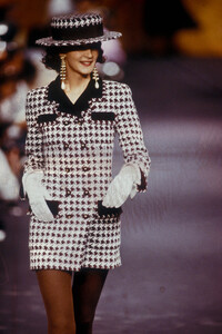 Chanel1989HauteCouture120.thumb.jpg.2fb1a276224538406a661e7ea02697df.jpg