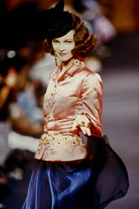 Chanel1989HauteCouture135.thumb.jpg.79b50c1a3b0c1d7d0de920034b1de9e8.jpg