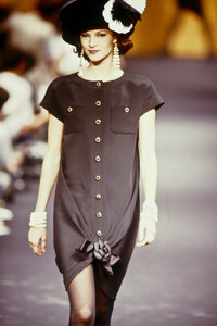 Chanel1989HauteCouture62.thumb.jpg.d736c87cc7048dfae8bbe4fd6852adac.jpg