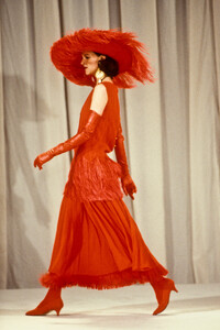 Chanel1989HauteCouture92.thumb.jpg.f6302969392bc7621e048fdf6d5c6ce5.jpg